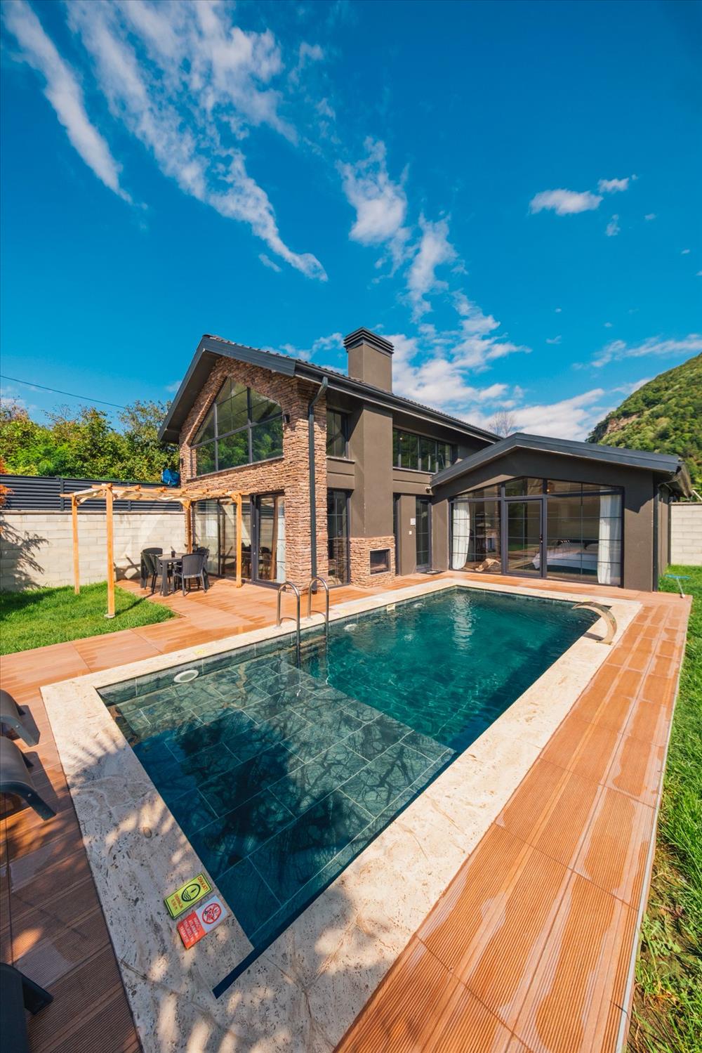 listing card gallery