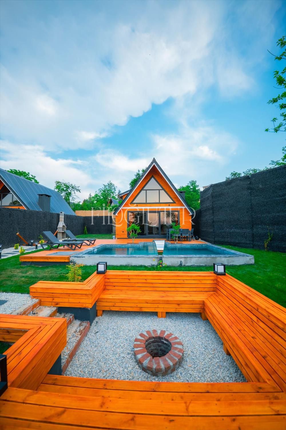 listing card gallery