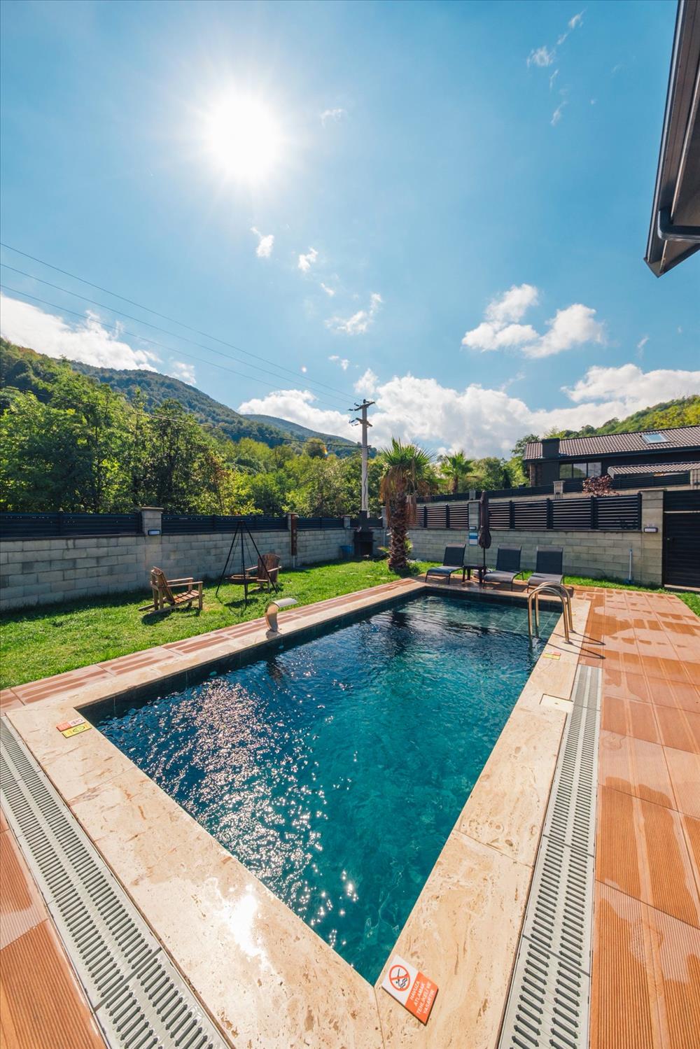 listing card gallery