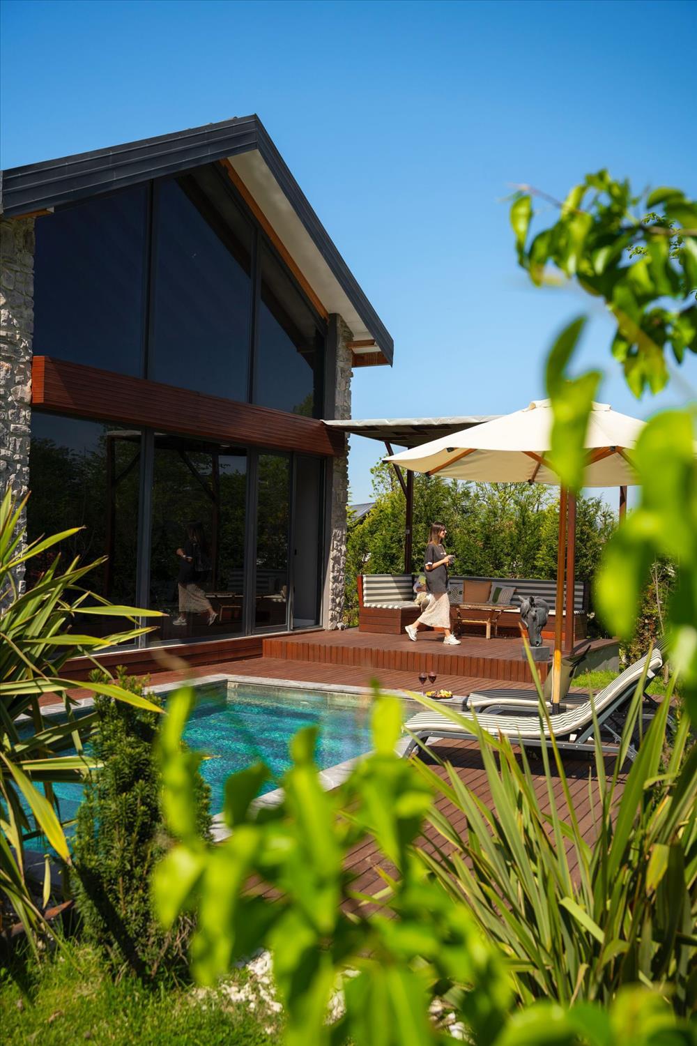 listing card gallery