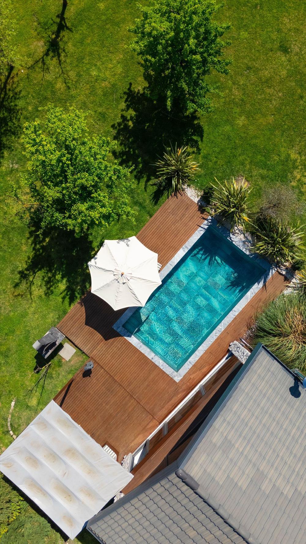 listing card gallery