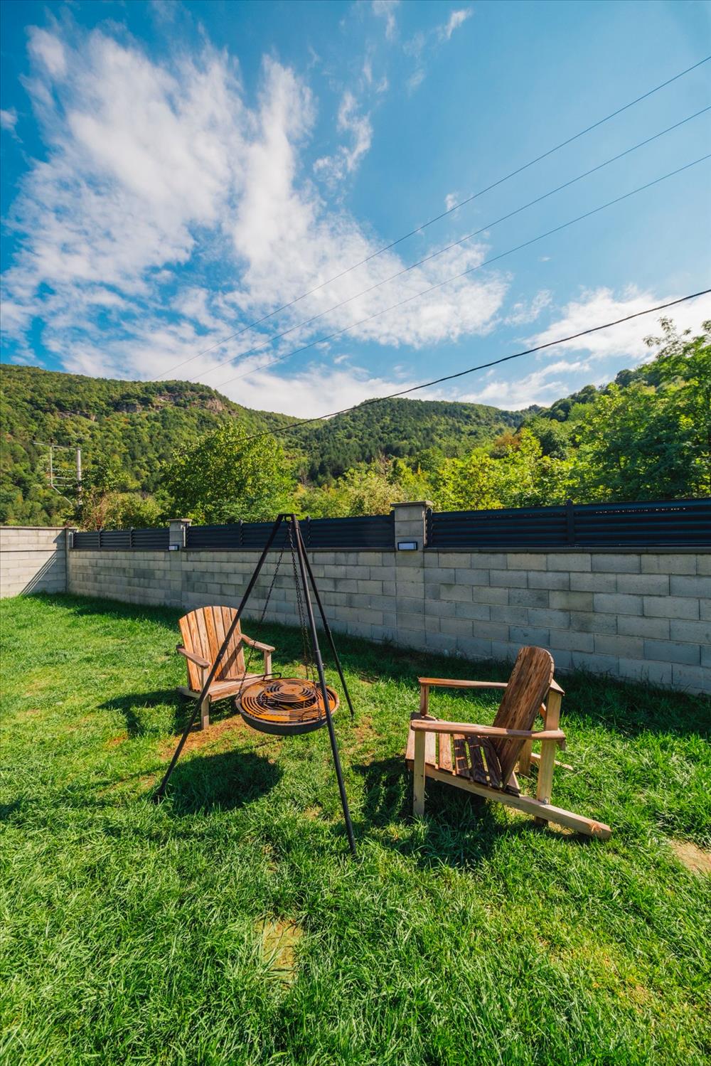 listing card gallery