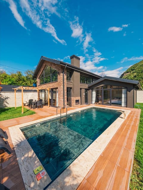 listing card gallery