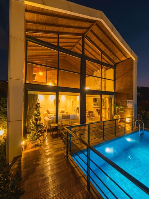 listing card gallery