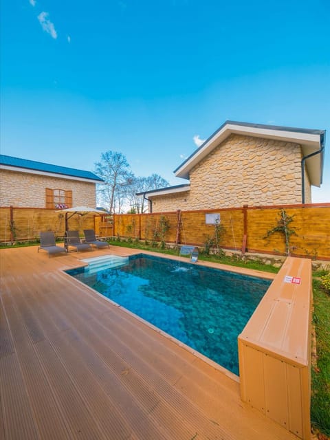 listing card gallery