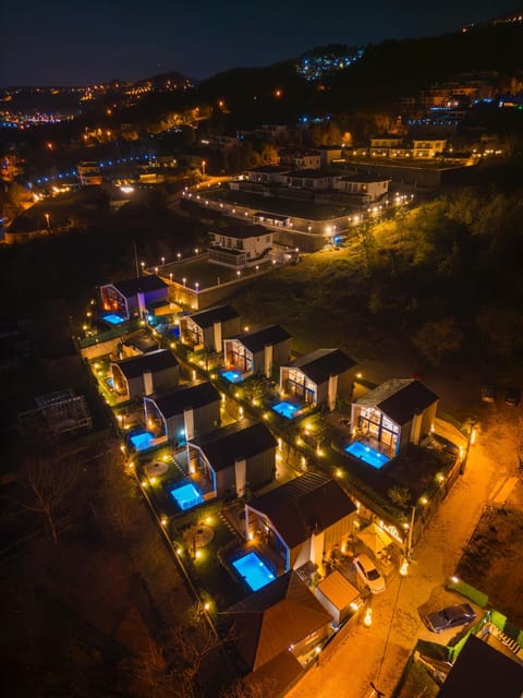 listing card gallery