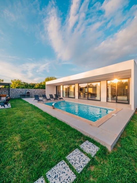 listing card gallery