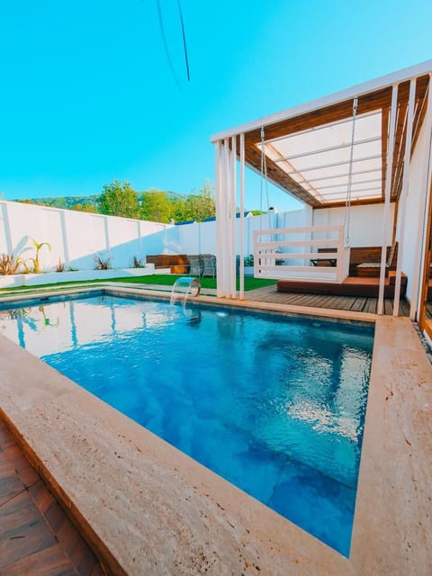 listing card gallery