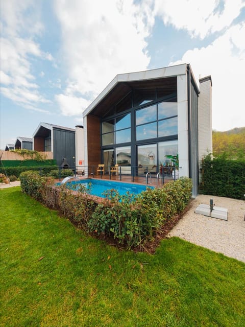 listing card gallery