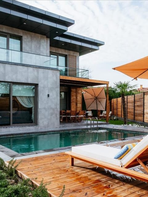 listing card gallery