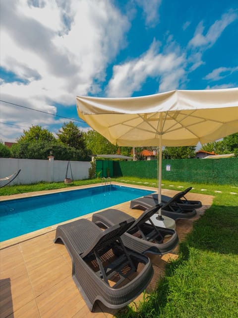 listing card gallery