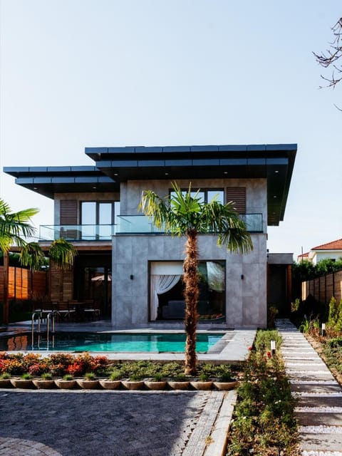 listing card gallery