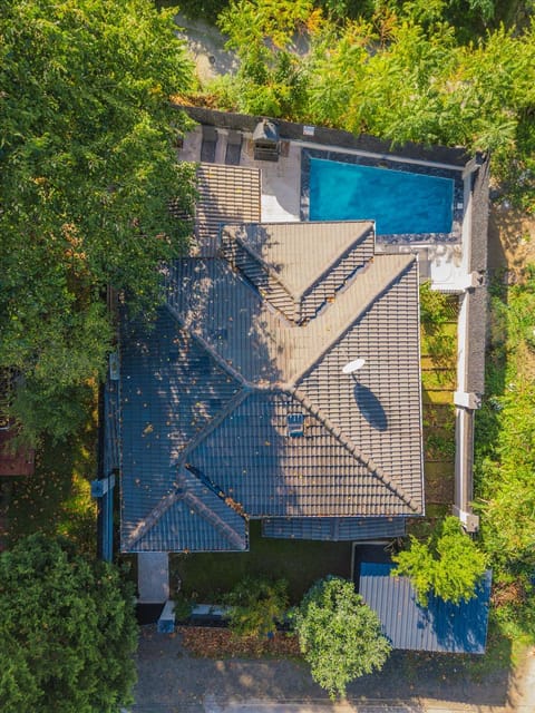 listing card gallery