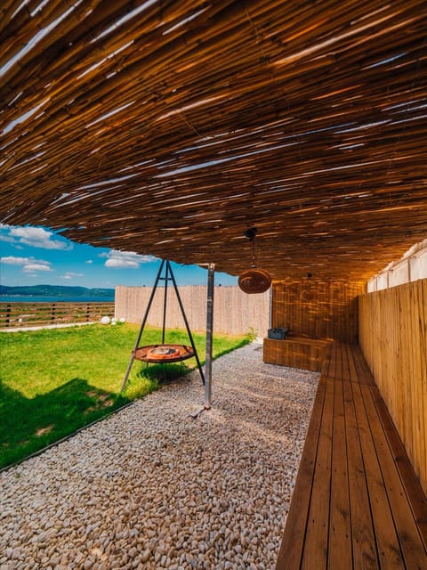 listing card gallery