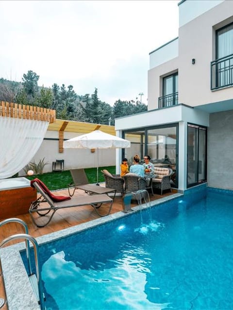 listing card gallery