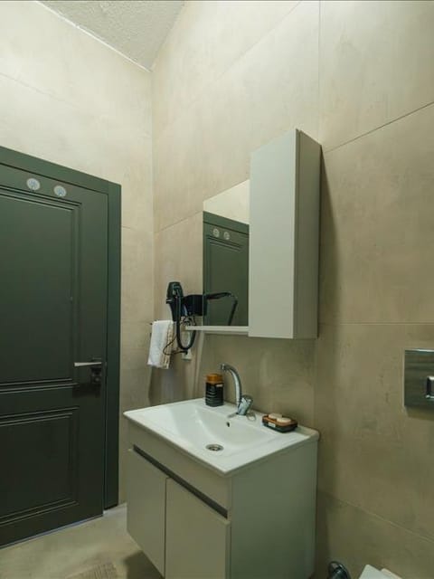 listing card gallery