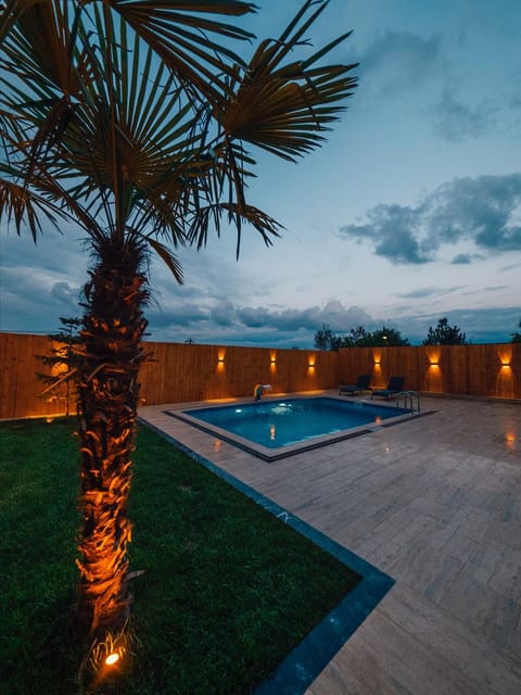 listing card gallery