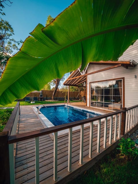 listing card gallery