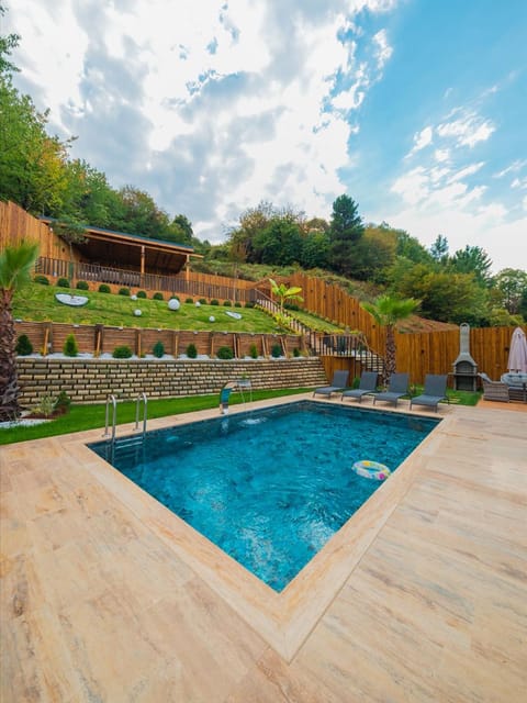 listing card gallery