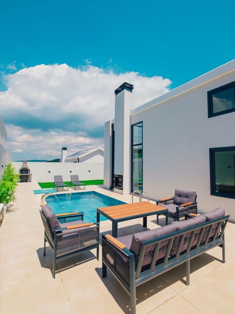 listing card gallery