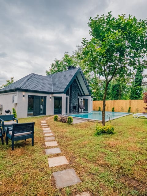 listing card gallery