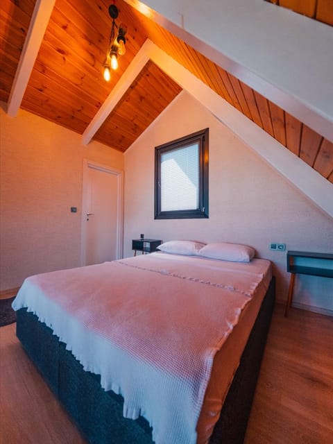 listing card gallery