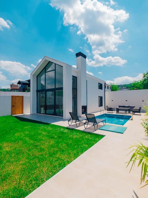 listing card gallery