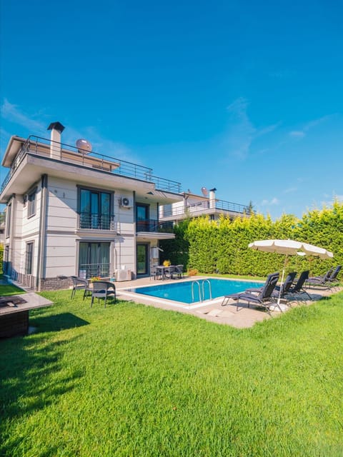 listing card gallery