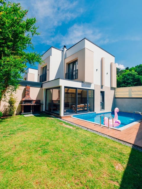 listing card gallery