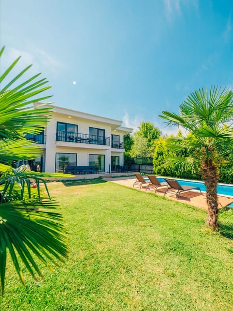 listing card gallery