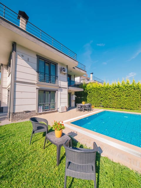 listing card gallery